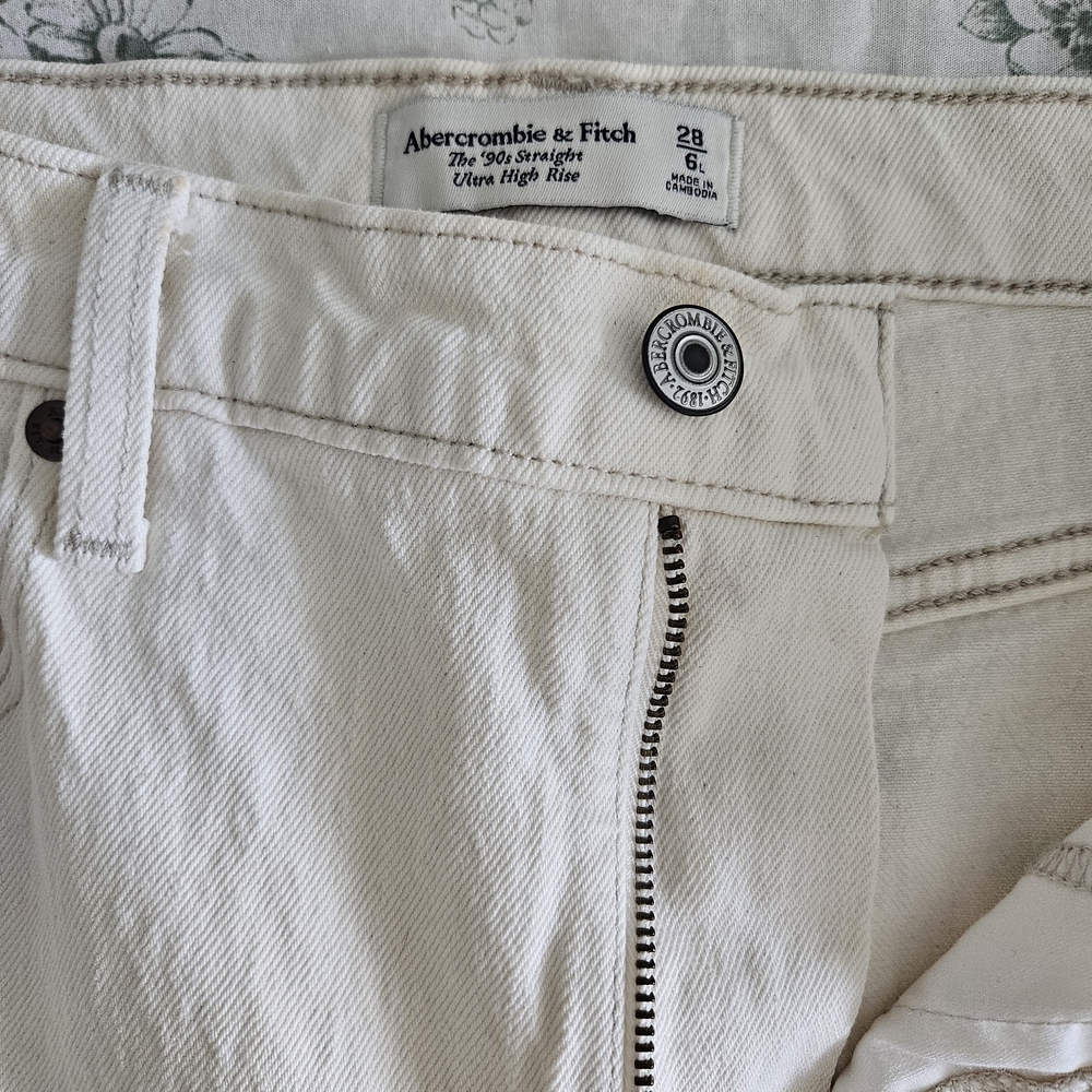 White Abercrombie & Fitch The '90s Straight Ultra High Rise jeans